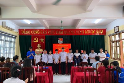 LỄ KẾT NẠP ĐOÀN VIÊN MỚI CHI ĐOÀN THCS TRẦN THƯƠNG